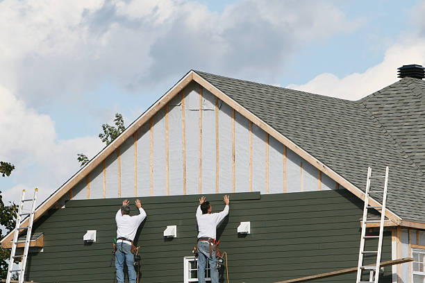 Professional Siding Contractor technician working in Batavia, IL